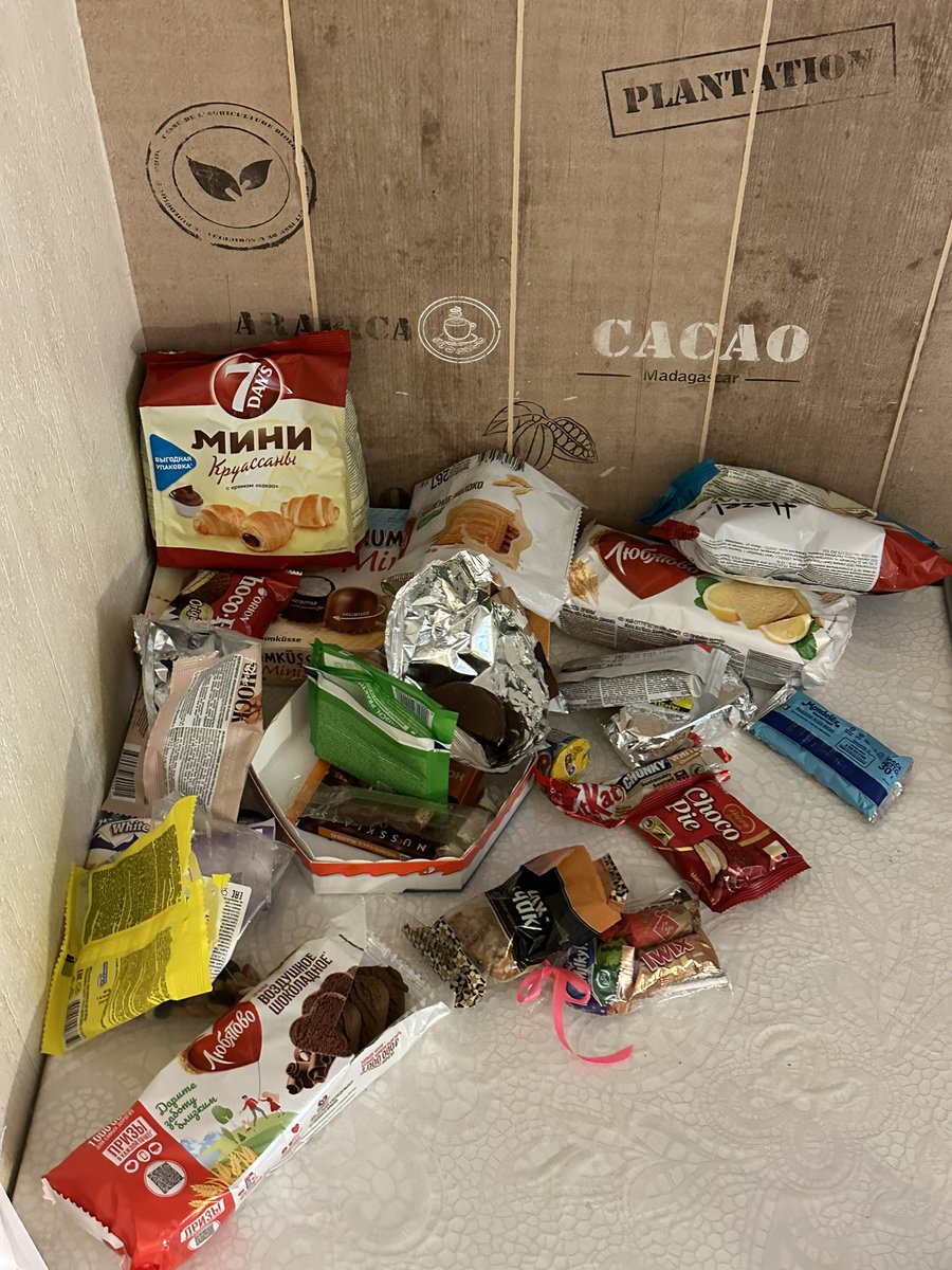 mixarova's tweet photo. Она просто любила ассорти и всего по чуть-чуть.. https://t.co/rHEYYZAYM3