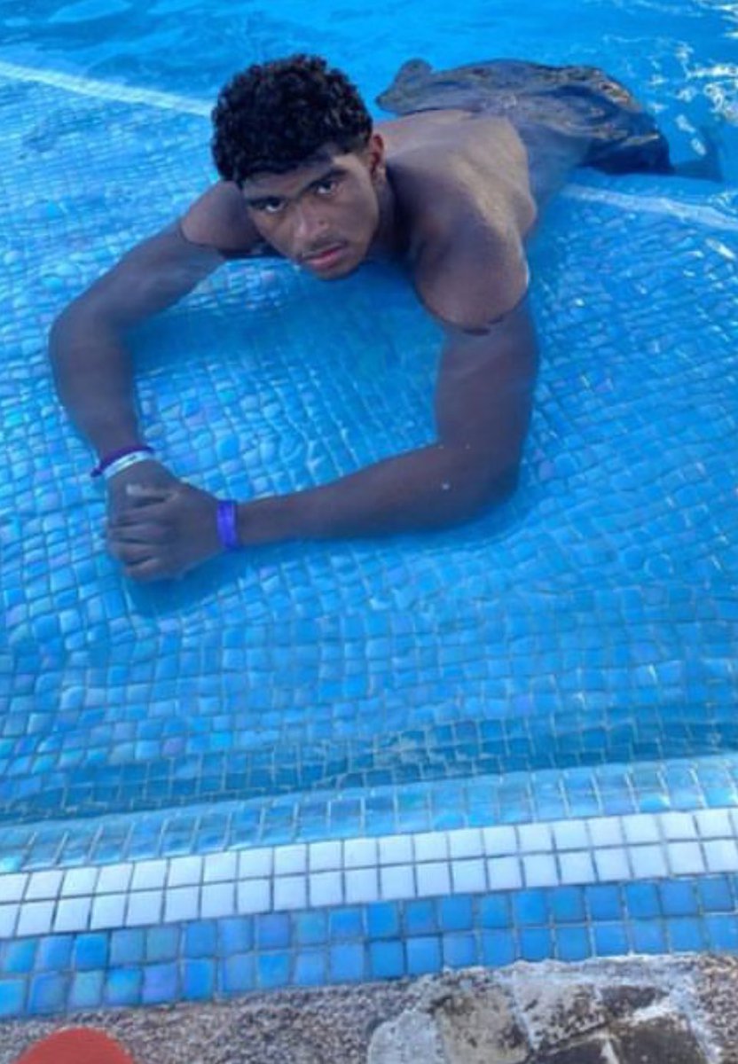 Ugly leather pants 🇯🇲 tweet media