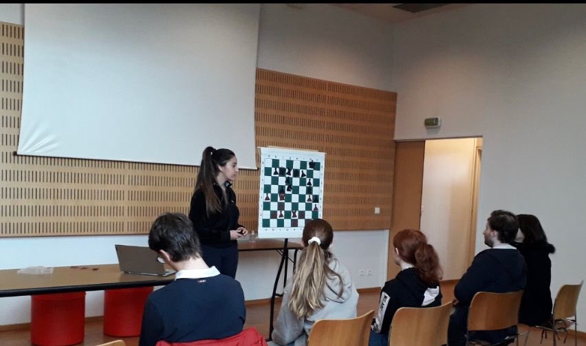 Très bonne ambiance lors des animations organisées par l’échiquier Limousin dans le cadre des #echecs au féminin à la bibliothèque BFM de #limoges ce week-end