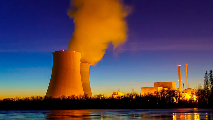 AlertaMundoNews's tweet photo. 🇩🇪 | "Apagón nuclear". El gobierno alemán desconectará las últimas tres plantas nucleares el 15 de abril de 2023.

Para la ministra de Medio Ambiente, Steffi Lemke, "los riesgos de la energía atómica son incontrolables". https://t.co/R2BjCIyFtP