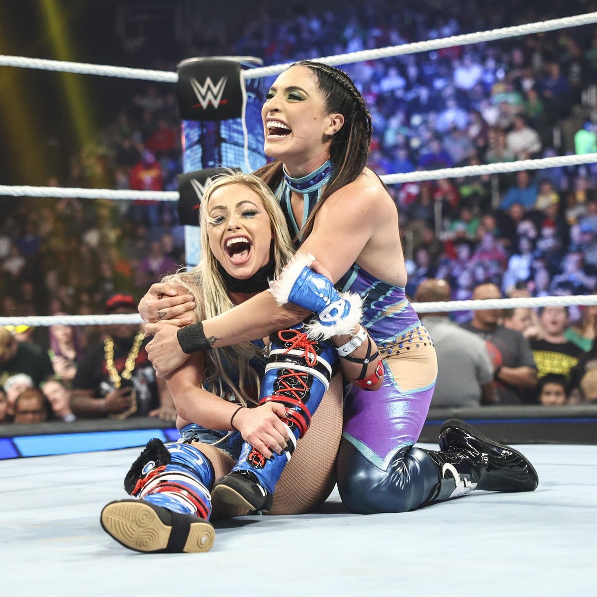 LIV in the moment. ᥫ᭡ NOT @YaOnlyLivvOnce tweet media