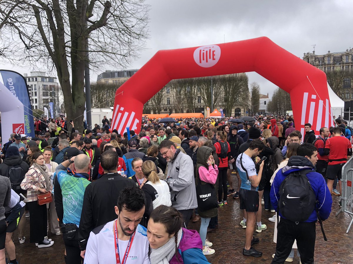 comlogterre1's tweet image. Participation ce matin aux courses du semi-marathon de @lillefrance ! Le #COMLOG ajoute 6️⃣7️⃣ km au compteur kilométrique du l’opération #AvecNosBlessés 🫡
