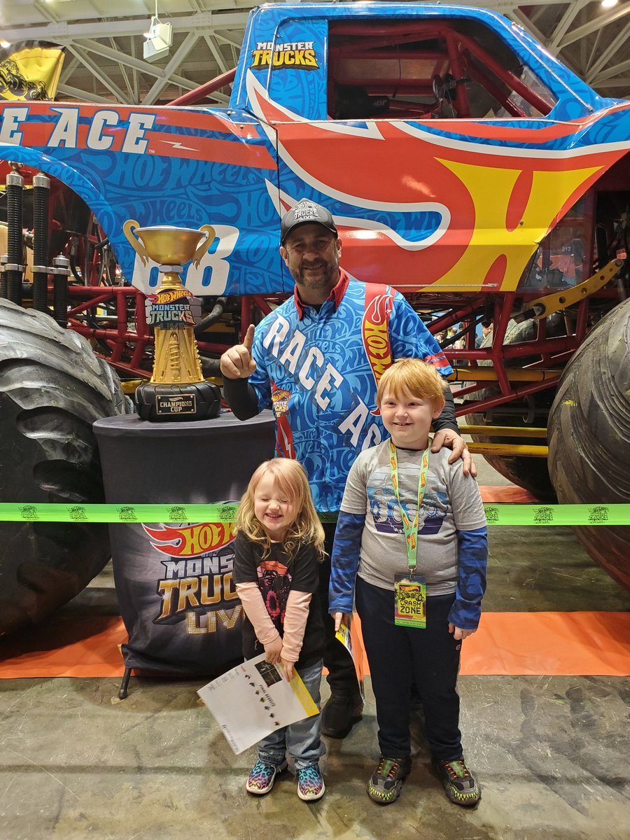 BQuick_'s tweet photo. Ready for the show! #hotwheelsmonstertruckslive https://t.co/b0IYDLmKcp