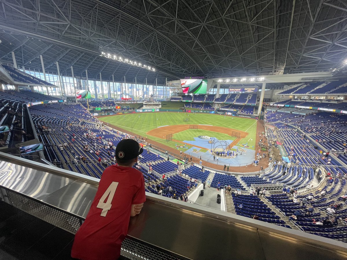 AlfredSanchez58's tweet photo. For fans of #baseball, @MLB & @Marlins have provided a #worldclass @WBCBaseball experience! @loanDepotpark has been a true #fieldofdreams, as my grandson’s picture shows. Tonight maybe the real championship game for us #MiamiCubans w/ #TeamUSA vs #TeamCuba. @MiamiChamber https://t.co/EYqjlWn6qu