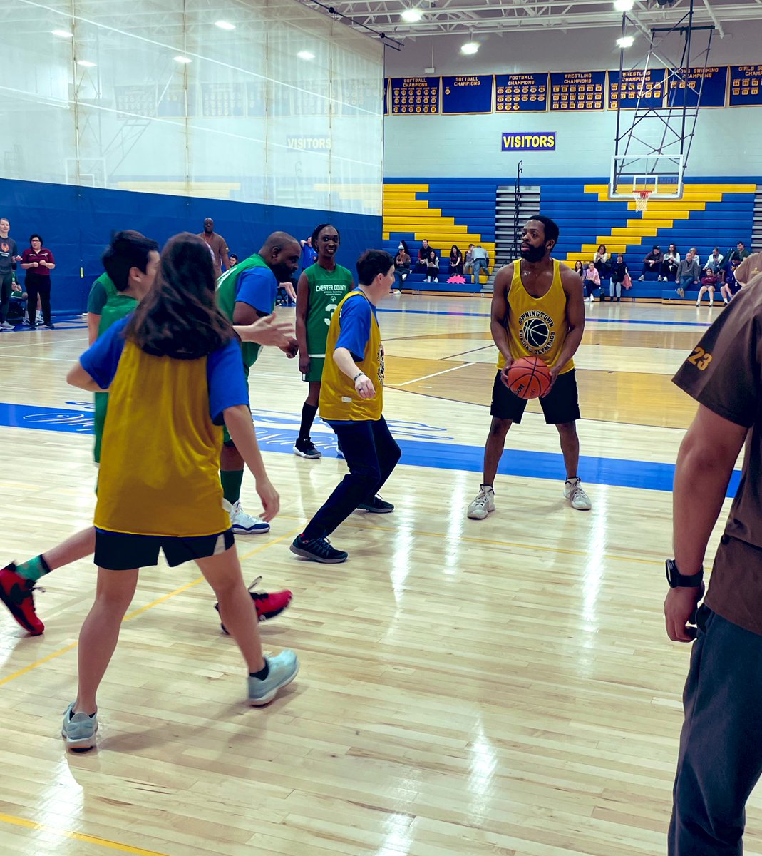 megfunDEHS's tweet photo. Thank you @deastgirlsbball @DEastHoops for supplying volunteers for today’s Special Olympics basketball tournament!!! @DHSEAthletics https://t.co/6XQScCVU3R
