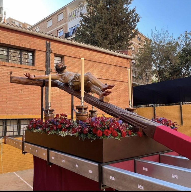 capiroteasesino's tweet photo. Llevar el Cristo en oblicuo me parece una magnífica forma de camuflar que tiene LOS BRAZOS ENANOS

WTF https://t.co/mLM1l7L5Cp