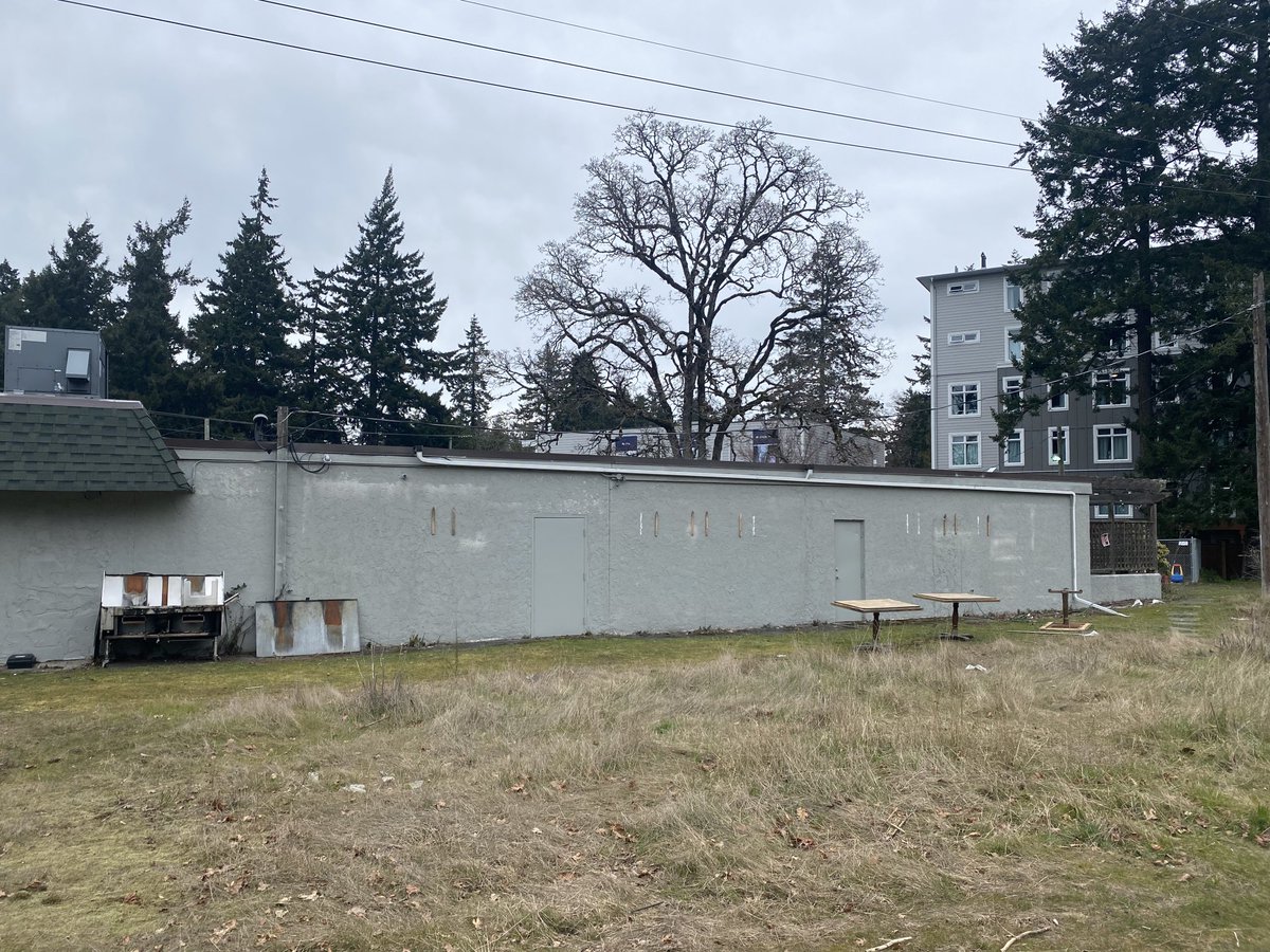 CindyPAndrew1's tweet photo. Hey # Colwood @wschamber1 #Hardys here’s a great palate for a beautiful mural! All who enjoy the #GallopingGoose will love it! Good for business too, Ibet. #Placemaking #ArtBuildsCommunity https://t.co/thQGS8rh9G