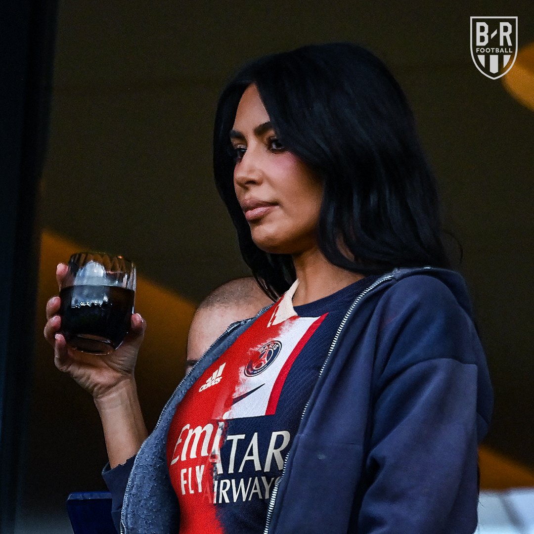 brfootball's tweet photo. 𝐓𝐡𝐮𝐫𝐬𝐝𝐚𝐲:
Kim Kardashian is at the Emirates and Arsenal are eliminated from the Europa League.

𝐓𝐨𝐝𝐚𝐲:
Kim Kardashian is at the Parc des Princes and PSG lose 2-0 to Rennes.

Kardashian curse 🫠 https://t.co/GusRlDcgSM