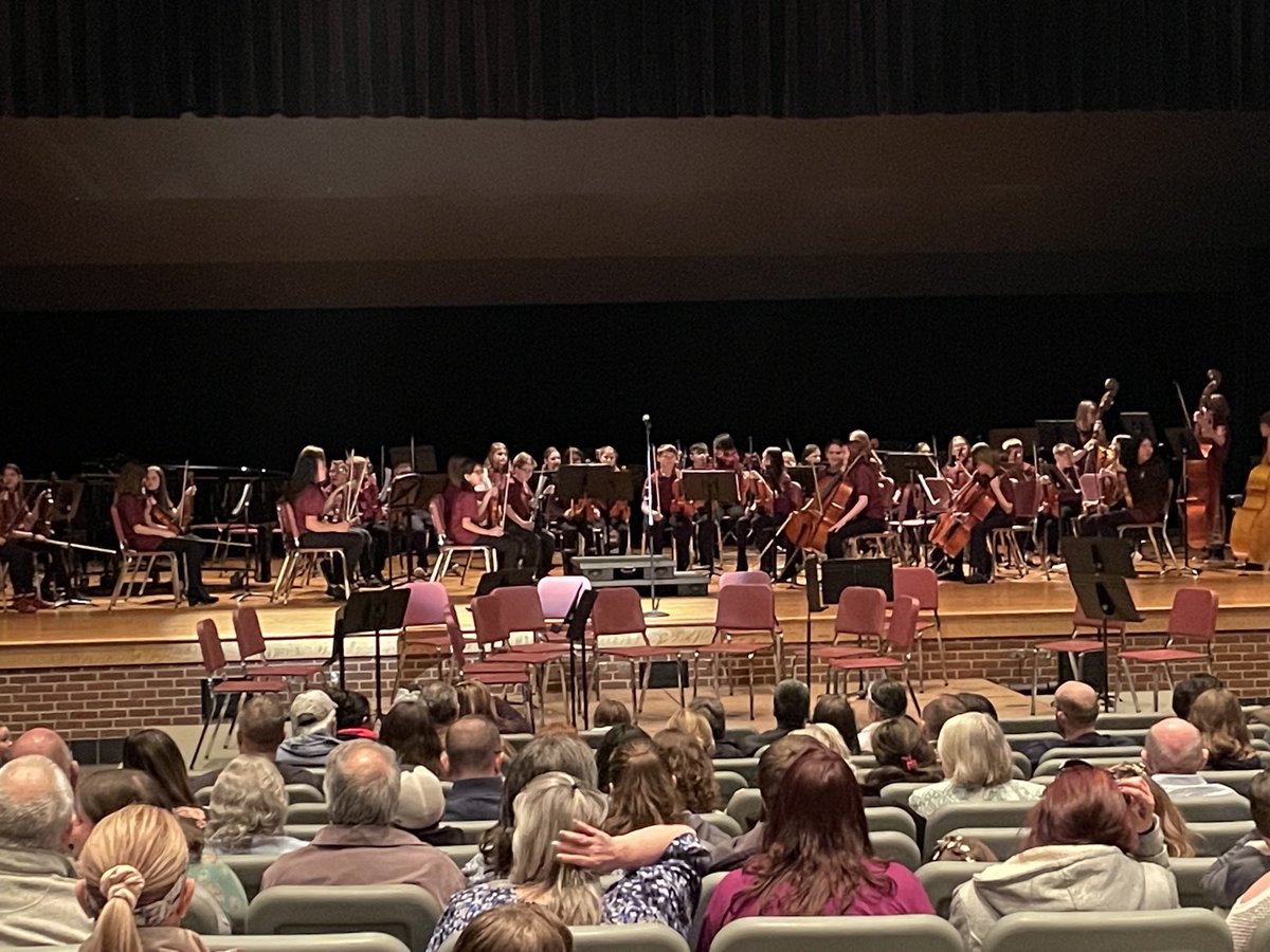 The CVSD Strings Concert is ready to begin. Stop over at the district auditorium. #cvis17350