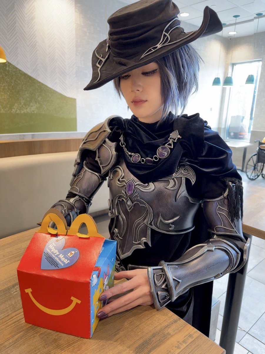 art vs artist 🍎 zero's first happy meal

#FFXIV #FinalFantasyXIV