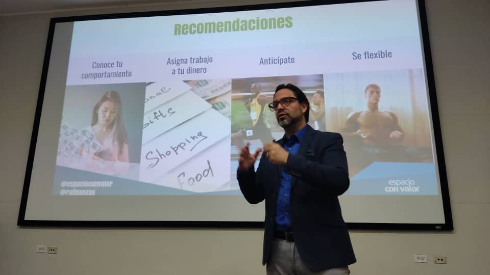 espacioconvalor's tweet photo. Recientemente compartimos una charla de #FinanzasPersonales con todo el equipo de CocaCola-FEMSA. 
Aplaudimos a las empresas que impulsan este tipo de iniciativas, que impactan de manera integral en el bienestar de sus colaboradores. ¡Felicitaciones! https://t.co/LsnVoTx3v4