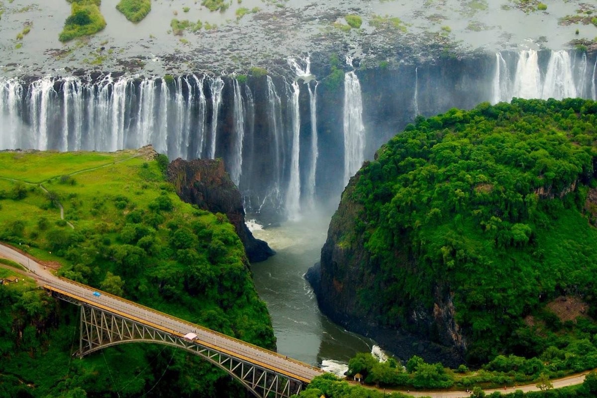 benjimk's tweet photo. Le Zimbabwe 🇿🇼 a généré 672,9 millions de dollars grâce à 895 338 touristes en 2022, en hausse de 133 % par rapport à 2021.

Le Zimbabwe a généré 288,8 millions de dollars grâce à 340 000 touristes en 2021. https://t.co/sFl51Pe4Fn