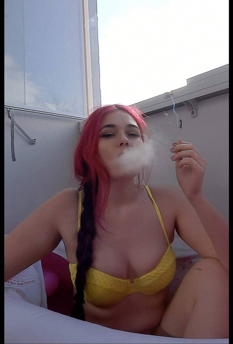 Cccarolynpics's tweet photo. Love smoking in my little pool🌷
.
.
.
#danglingcigarette #smokingvideo #smokingcontent #cigarettemodel #smokingonlyfans #smokingfetish #smokingwoman #smokinggirl https://t.co/rhRVNRPfW4