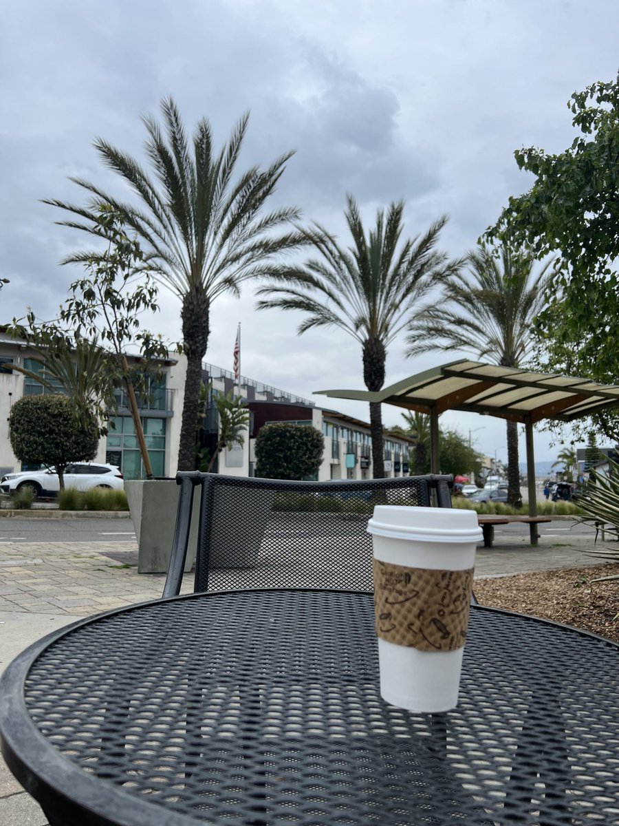 RoyalUrbanArt's tweet image. Appreciating the coffee shop I’ve sat at for 20 years where the only thing that’s changed is the rotating art.
#javaman #grateful #homeawayfrmhome