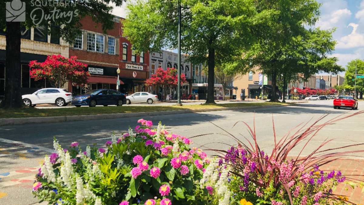 On Sundays, we dream. And today we are dreaming of Spring in Rome. Home Sweet Rome after a long cold Winter. Book your stay now.  bit.ly/38l4s5n