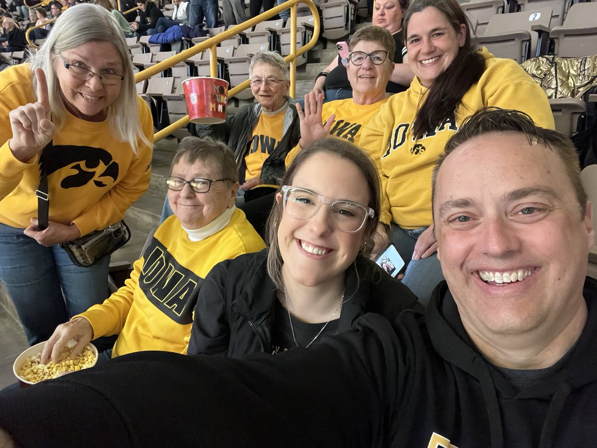 aceserve70's tweet photo. #NCAAWB #fightforiowa Go Hawks!! https://t.co/aOgF1UBo8e