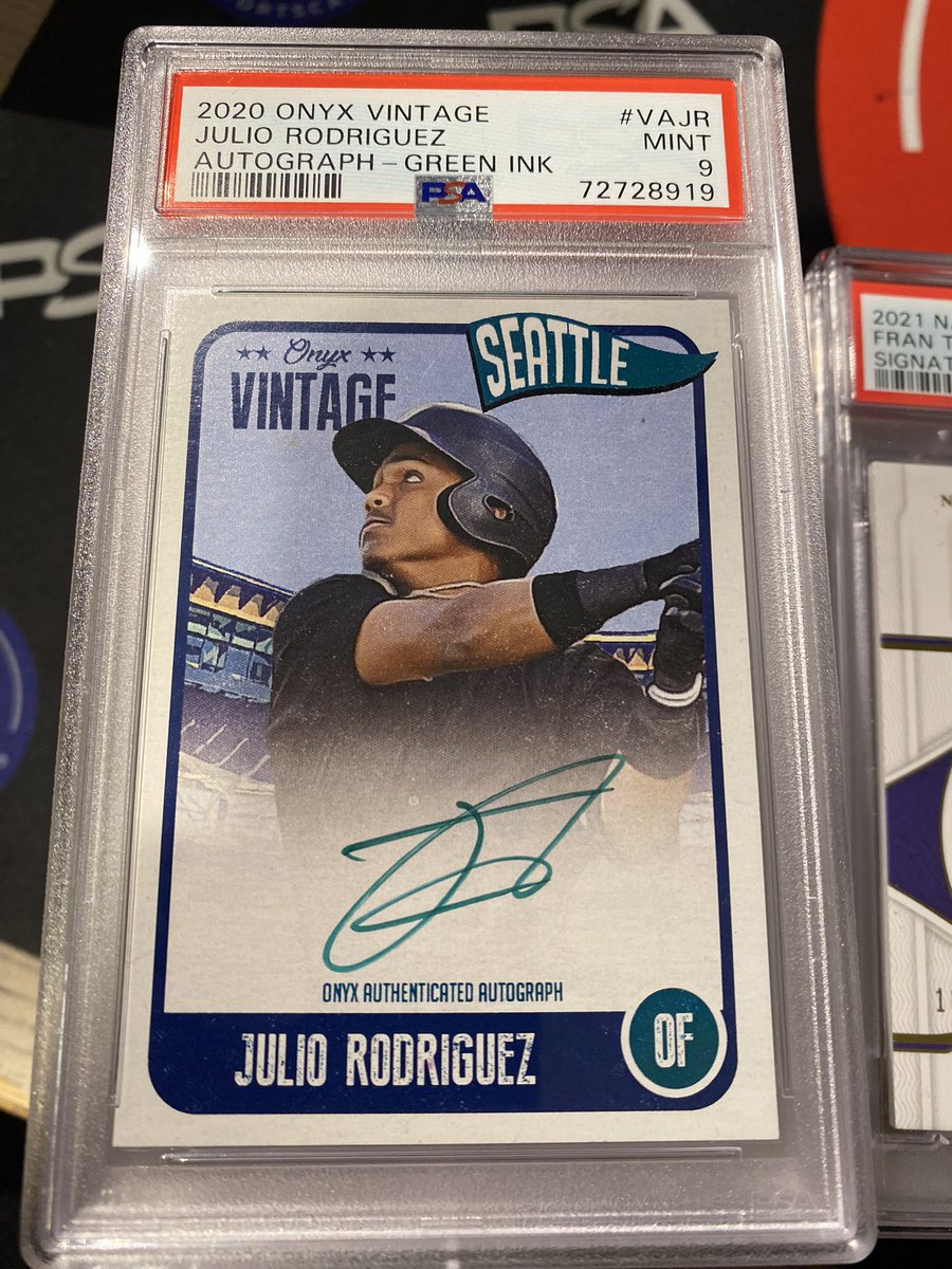 RFulch40's tweet photo. Oooweeeee!  Look at these @Onyx_Authentic cards that were just slabbed by @PSAcard courtesy of @dt_sportscards !!! https://t.co/GrGi2VxFdI