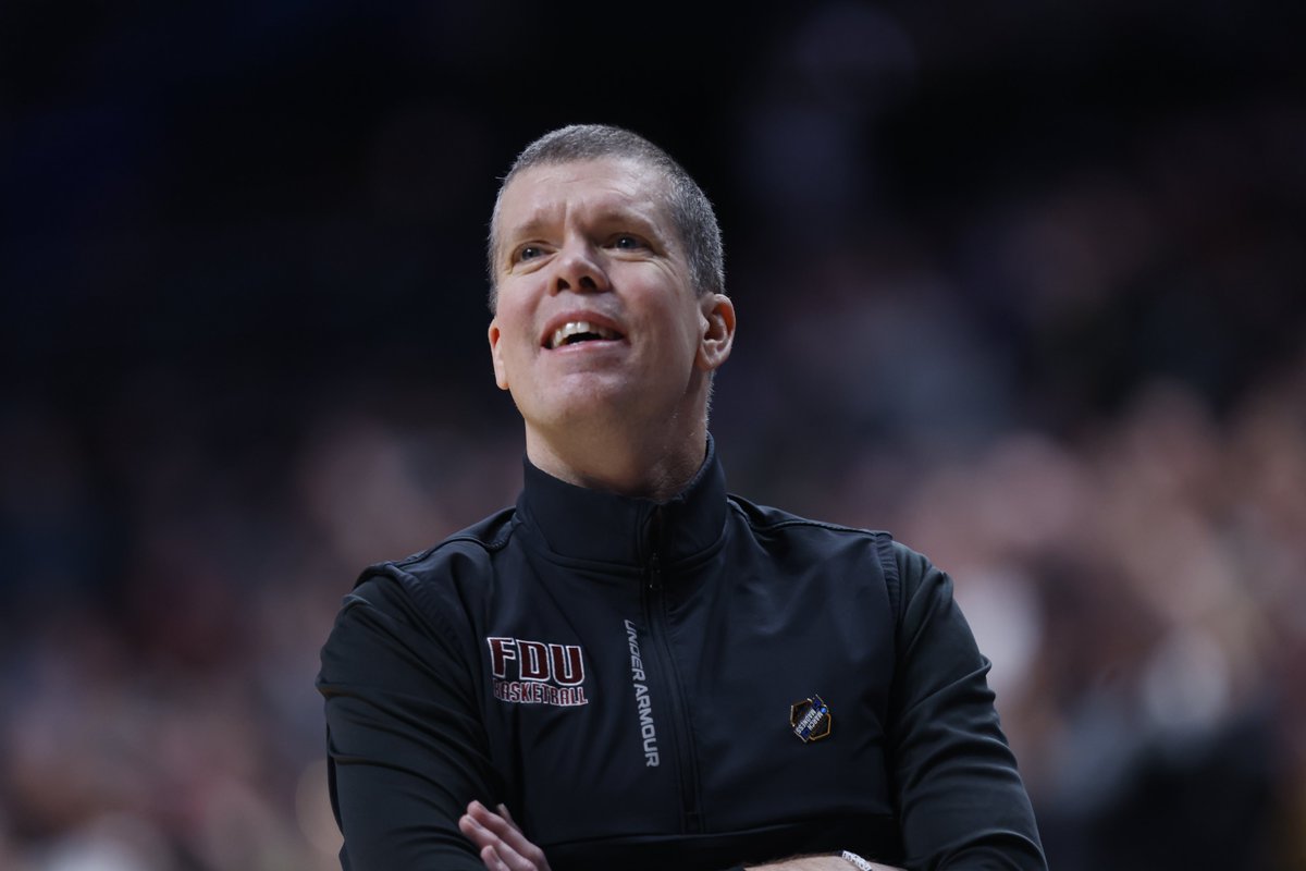 TheDaily_Coach's tweet image. Fairleigh Dickinson pulled off one of the greatest upsets in college basketball history Friday night.

How has Coach Tobin Anderson built an aggressive and disciplined culture in under a year at the university?

With 4 key program values — and we can apply them to our own lives: