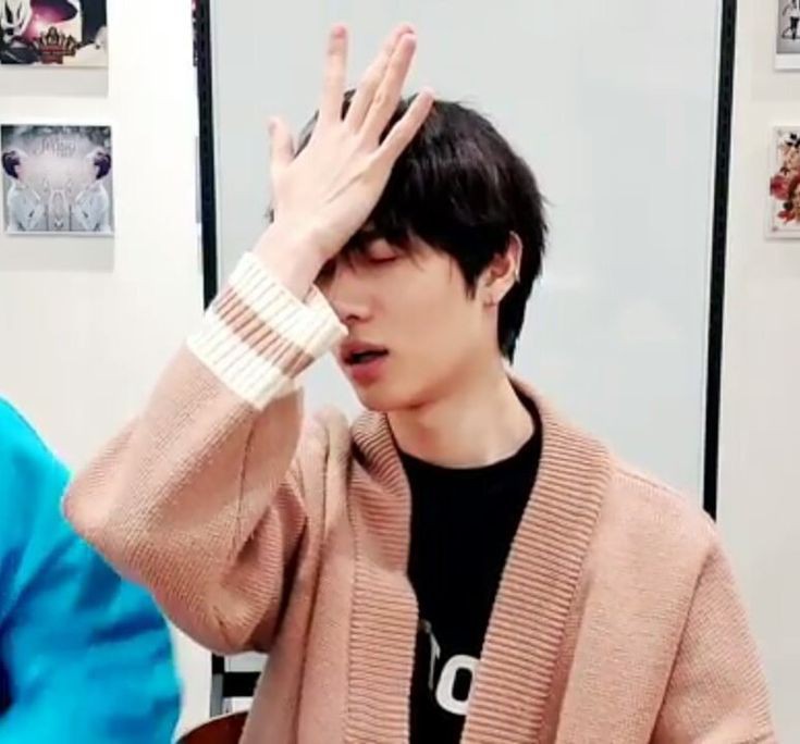 yjunstuffj's tweet image. Uma ser humana de Deus me perguntou o porquê que eu não gostei dele olha os argumentos " aí ele não tem talento e também é muito feinho" eu tenho vontade de voltar no tempo e dar na minha cara