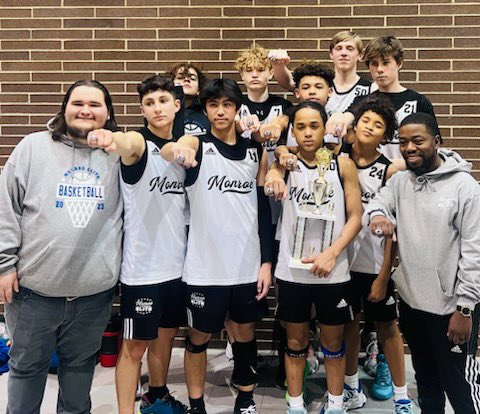 garyjoe22's tweet photo. Great weekend with @monroeeliteaau way to take first place 🏆💍 https://t.co/tNHvZ6T1XH