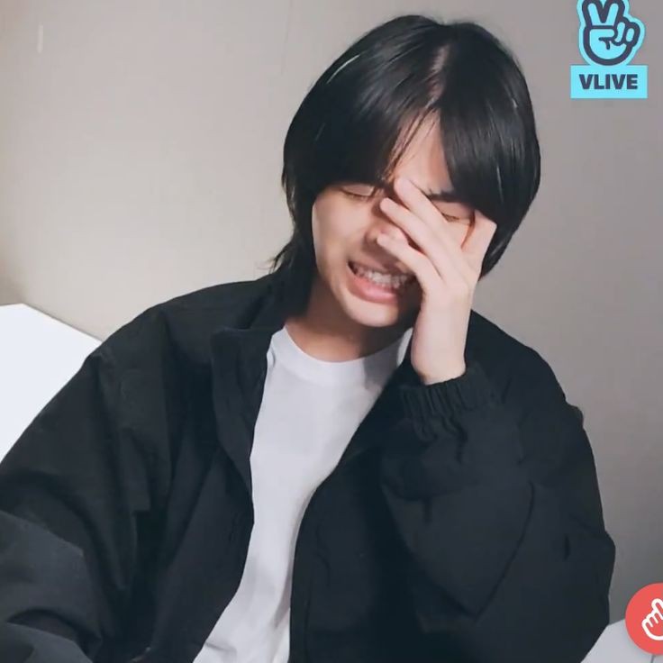 yjunstuffj's tweet image. A menina que tava lá só saiu sem me falar nada claro né ia falar alguma coisa para uma escrota Aí eu parei de escutar o txt 15 de julho de 2022 o YouTube me recomendou uma música deles novamente