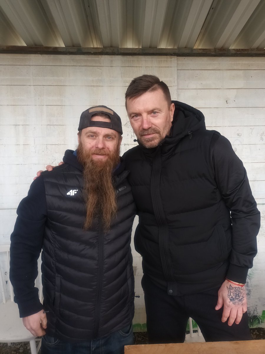 MMG07607125's tweet photo. Jedná s Kapitánem 💪💪💪💙💛❤️ https://t.co/1yxsuL8NGZ
