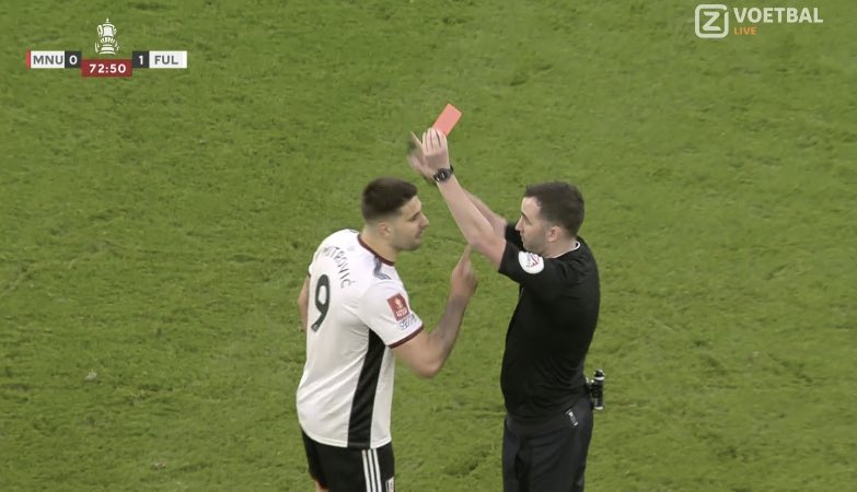 StokeyyG2's tweet photo. 71st minute - Fulham 1-0 Man United.
72nd minute - Fulham 2 red cards.
73rd minute - Fulham’s manager sent off.
75th minute - Fulham 1-1 Man United.
77th minute - Fulham 1-2 Man United.

This is why we love football… https://t.co/Sjy1bQ7hma