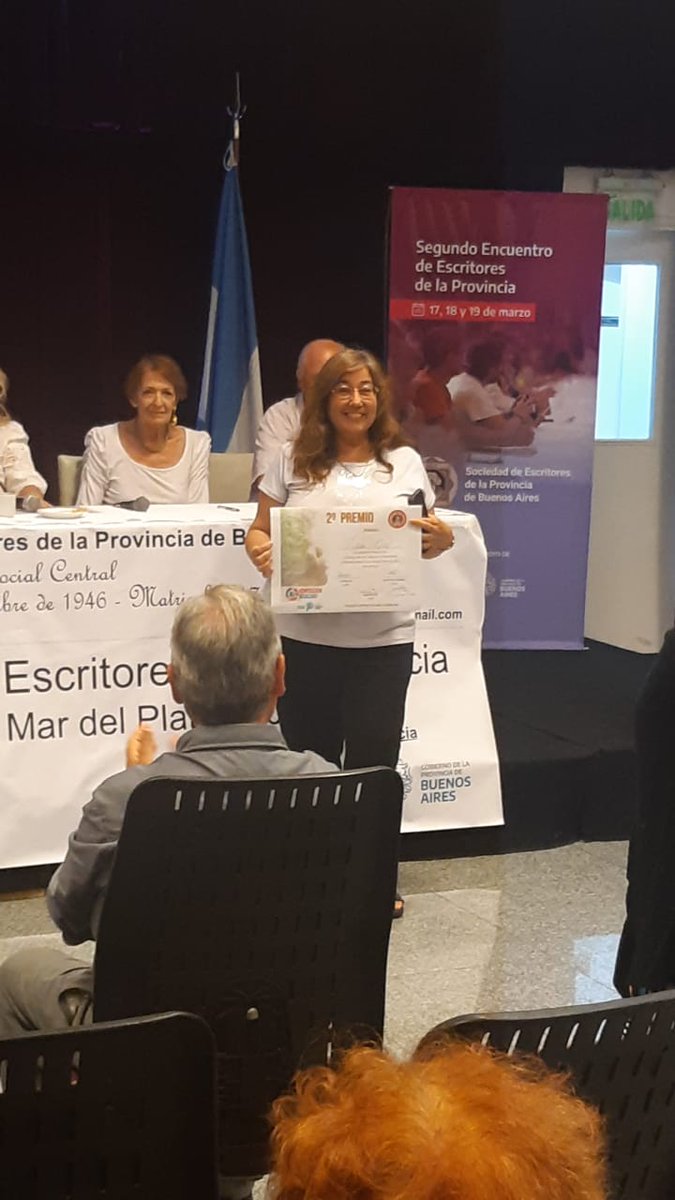 Feliz por haber ganado el segundo premio del concurso Grito de Mujer de la Sociedad de Escritores de la provincia de Buenos Aires en el Encuentro SEP, Mar del Plata, 19 de marzo de 2023.