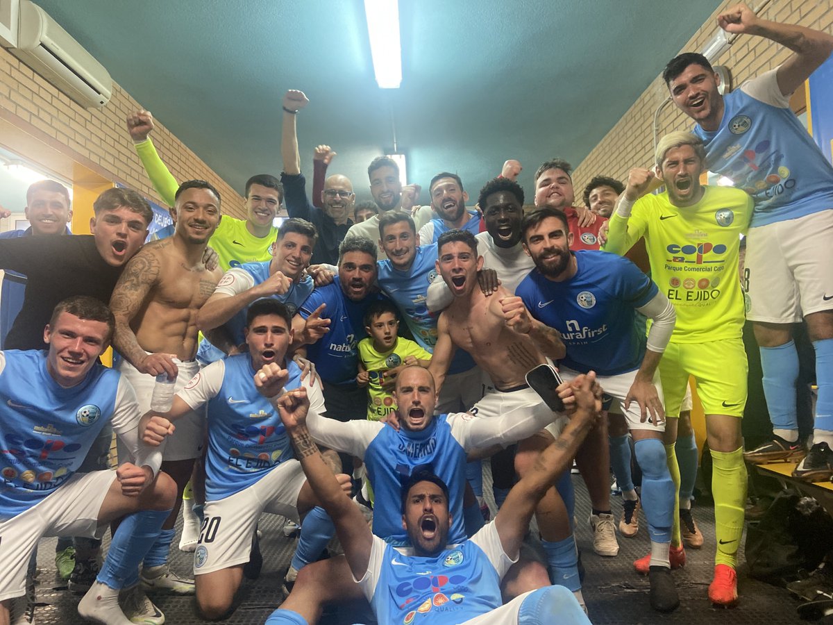 Poli_ElEjido's tweet photo. La foto de la victoriaaaaaaaa!!!… seguimos  💪🏼💙#MuchoPoli https://t.co/Sc0nY7bY2U