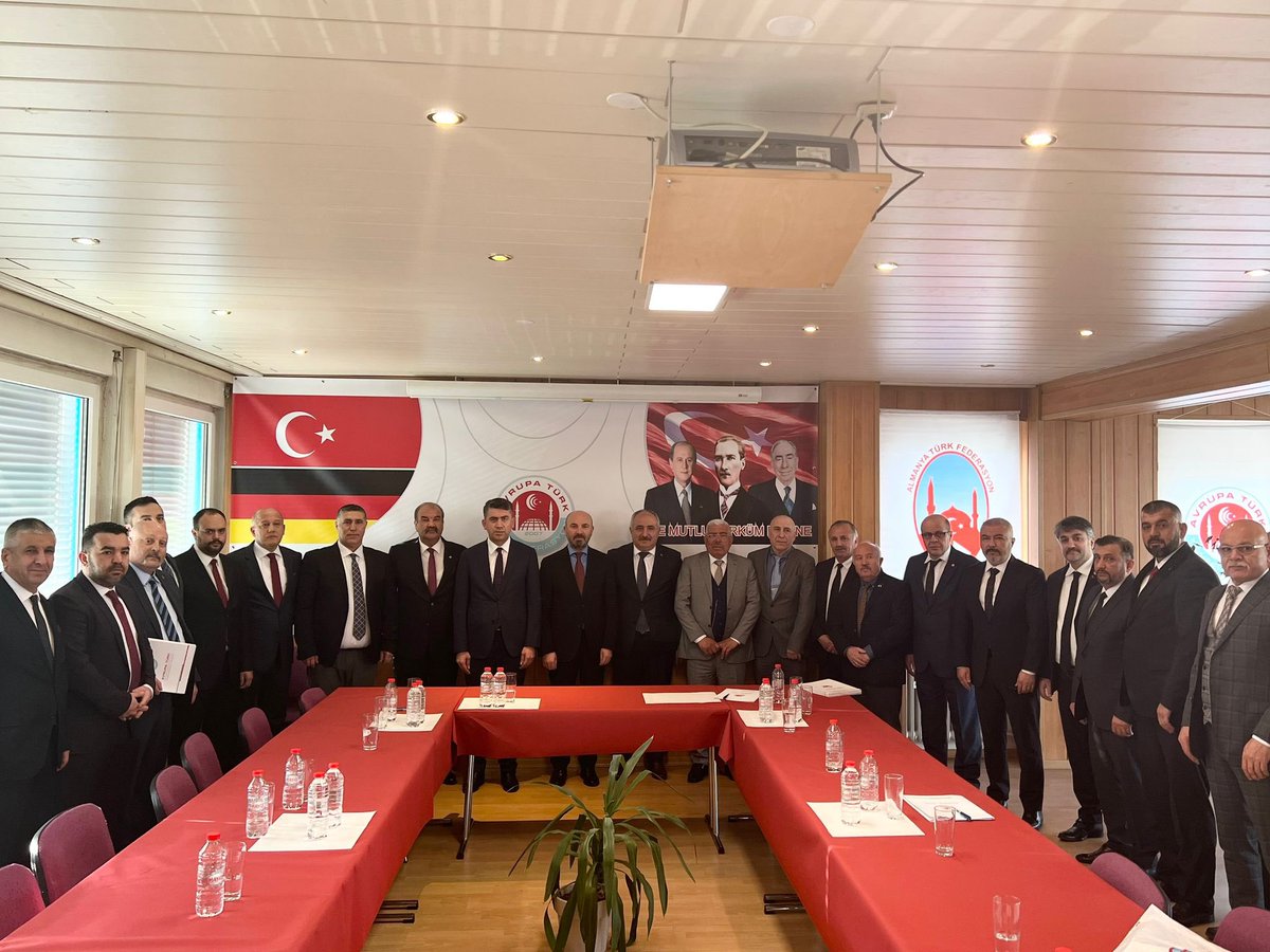 cccemalcetin's tweet photo. Avrupa Türk Konfederasyona bağlı Türk Federasyonların Genel Başkanları ile toplantı yaptık.
#Frankfurt
#AvrupaTürkKonfederasyon https://t.co/HRq3JIcMhz