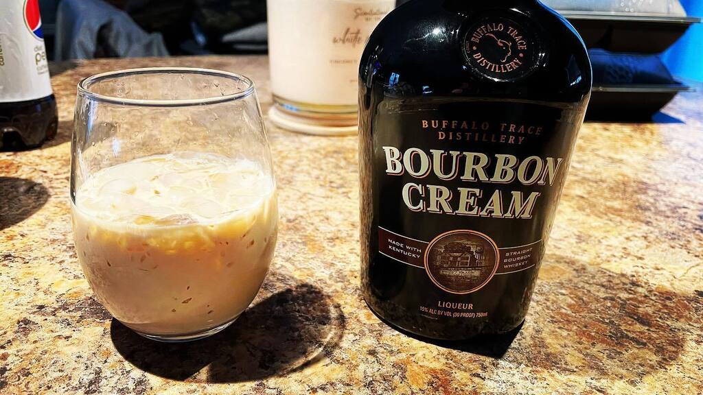 patcain's tweet photo. Yummy in my tummy…or on ice or in my coffee. https://t.co/F2xR1XDmMU https://t.co/sVnscW3J5M