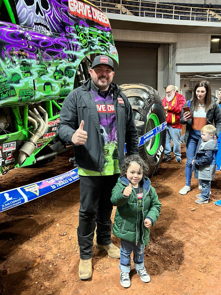 Linz_Hairflip's tweet photo. Grave digger!!!
#monsterjam https://t.co/nbHUPaSqmz
