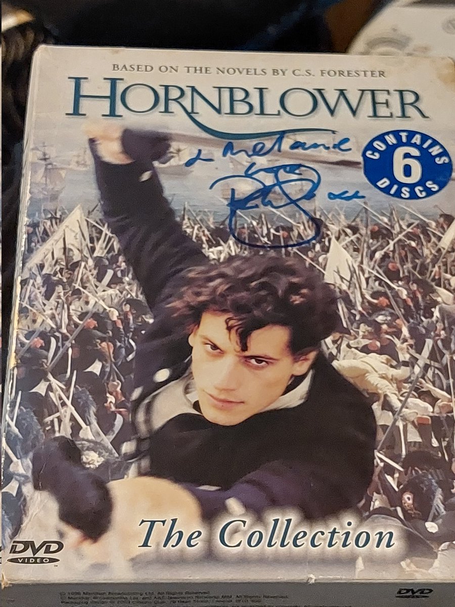 Allan84Mel's tweet photo. Really had a great time at Comic con Scotland Aberdeen this weekend, and yesterday I got my Hornblower did set signed by Paul McGann and we talked about Hornblower and he said that he would love to film the last 2 books of the Hornblower. https://t.co/dRPDI6dFB7