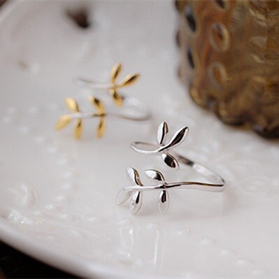 RoyalJewelryUS's tweet photo. Gold Silver Leaf Ring, Cute Olive Branch Ring, Silver Ring, Ring For Women https://t.co/L858BPjKsE #plantstrees #unisexadults #silver #silverring #womensring #womenssilver #cutering #giftforher #leafring https://t.co/iE0jGiYhET