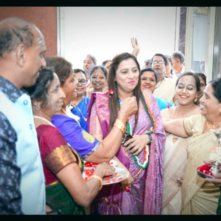 Geetkhera1234's tweet photo. Received tremendous regard and love from Bangalore . It was wonderful awesome classy program organised by Akhand Bharat Khadi Mahasangathan on for celebrating International Women's Day where I was honoured by "VAJRASTHREE AWARD"  and our organization as "BEST  NGO" https://t.co/OUGyYYOsVo