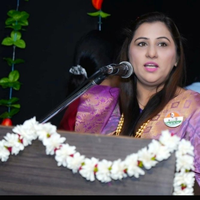 Geetkhera1234's tweet photo. Received tremendous regard and love from Bangalore . It was wonderful awesome classy program organised by Akhand Bharat Khadi Mahasangathan on for celebrating International Women's Day where I was honoured by "VAJRASTHREE AWARD"  and our organization as "BEST  NGO" https://t.co/OUGyYYOsVo
