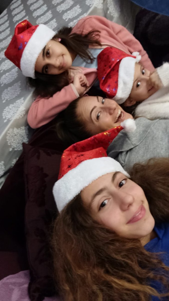 pervinaksoysero's tweet photo. Bakın ne mutluyduk? Mutluluğumuzu çaldınız, sizin de bundan sonraki hayatlarınız zehir olmalı. #isiasemsaldavaolacak
#isiasortakdavamız https://t.co/W1yKT5igHJ