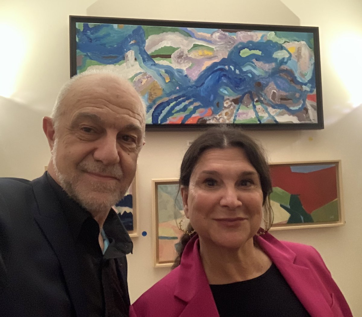 JMCambaceres's tweet photo. Présence à la 15ème édition du « #Vernissage dans un couloir » avec 3 artistes peintres: #PatriciaTartour, #DenisVerret et #WangPing, réunis pour la première fois par l’#art. Beaucoup de talents rassemblés. Beaucoup d’amis, certains de longue date. https://t.co/K9i2wwIW6b