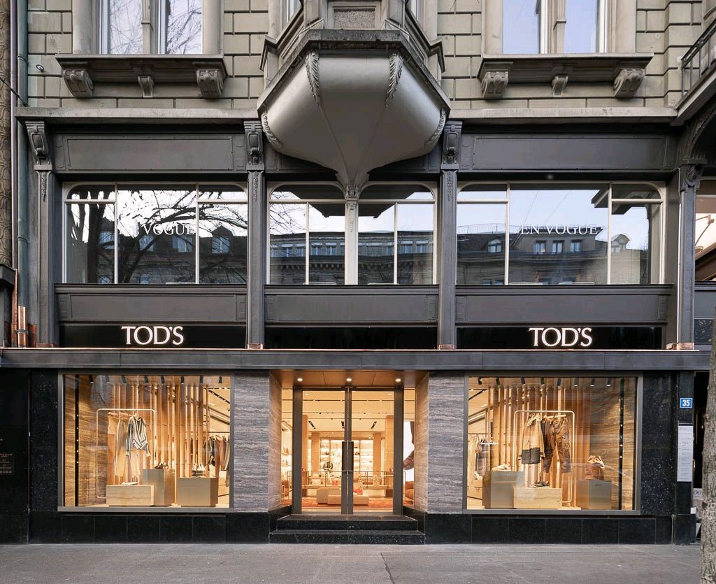 cppluxury's tweet photo. Tod's re-opens boutique in Zurich at Bahnhofstrasse
#Tods #TodsGroup #Tods #Zurich #luxury #luxuryshoes #luxuryretail #luxuryboutique #luxurybags #luxuryaccessories @todshandbags https://t.co/jU2RrJqX2H