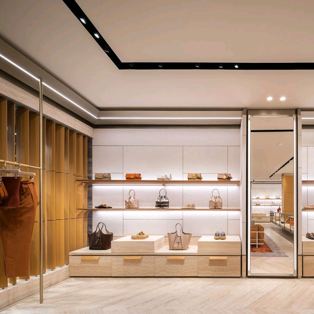 cppluxury's tweet photo. Tod's re-opens boutique in Zurich at Bahnhofstrasse
#Tods #TodsGroup #Tods #Zurich #luxury #luxuryshoes #luxuryretail #luxuryboutique #luxurybags #luxuryaccessories @todshandbags https://t.co/jU2RrJqX2H