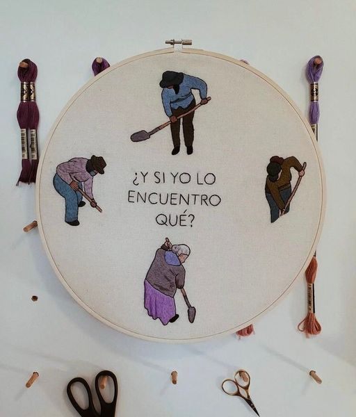 Matrep98's tweet photo. Las madres, coraje y amor.
Bordado para la exposición "Maternar" en el @muac_unam como homenaje a las madres rastreadoras
Bordado por Pau Cuarón https://t.co/IxAiaMGKyG