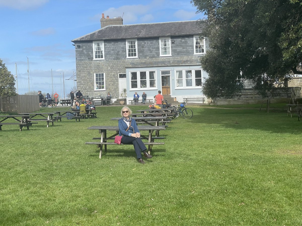 AAPLfanboy's tweet photo. Nowhere better on a sunny #MothersDay than @TurfLocksPub on the #riverexe and #exetercanal https://t.co/Eic6f41Hkh