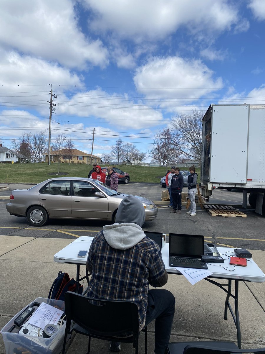 LaSallePride's tweet photo. The Lancers are ready to accept your donations today until 5pm for day 1 of our Truck Full of Love: Clothing Drive! 

Drop off your donations of gently used clothes, shoes and blankets today and help us fill THREE semis!

#calledtoserve #TFOL @LaSalleAlumni @LS_LancerATH https://t.co/Y9vRGOedRG