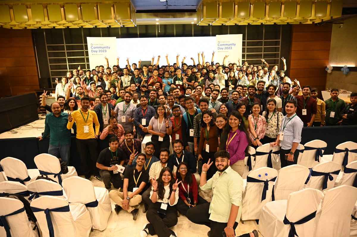 gdgcloudbbsr's tweet image. And it&apos;s a wrap! Google Cloud Community Day Bhubaneswar 2023 ended successfully with all these beautiful faces and energetic young professionals! 

Do share your pictures and experiences by tagging us !

#ccd2023bbsr #gdgcloudbbsr #gdgbbsr