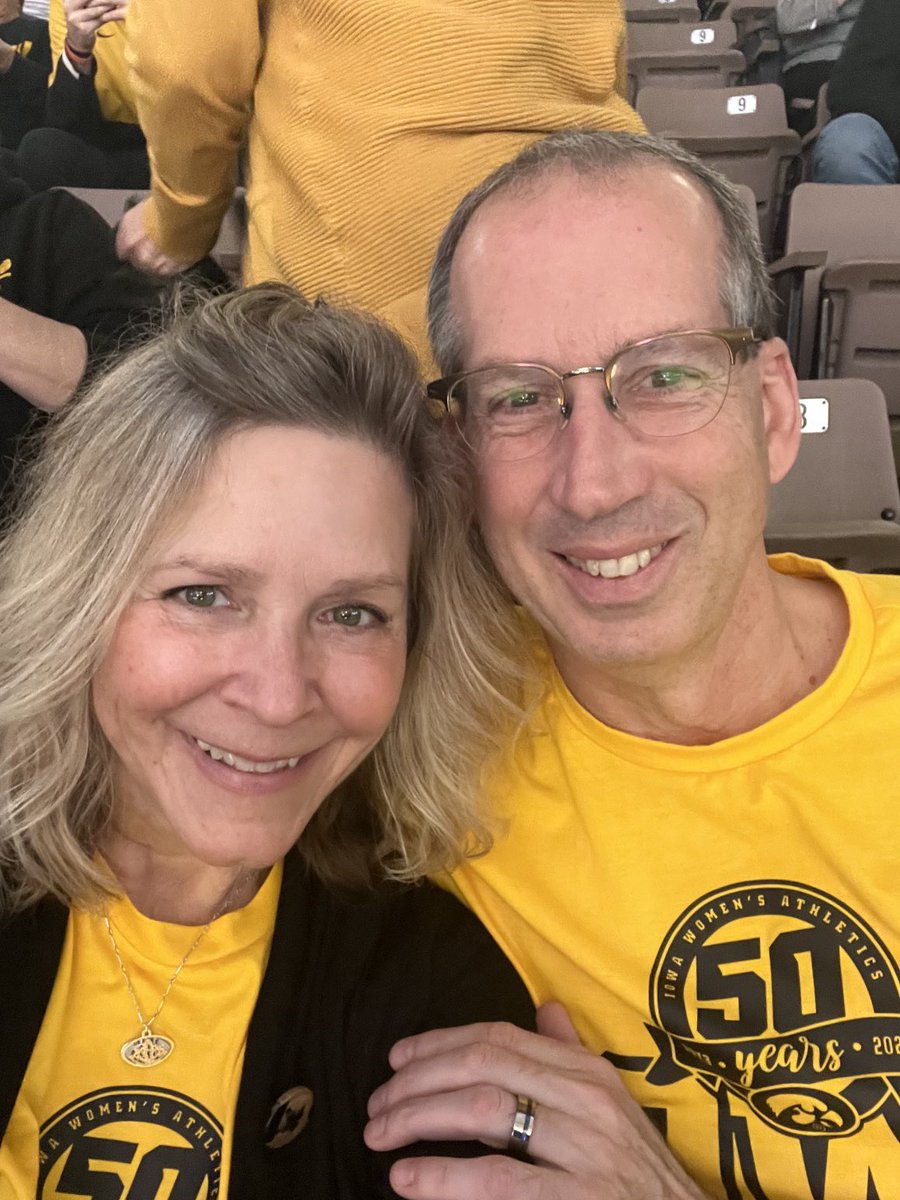 Last time in #CHA this season to cheer ⁦<a href="/IowaWBB/">Iowa Women's Basketball</a>⁩ to a victory &amp; onto #NCAASweetSixteen 
🖤💛🖤