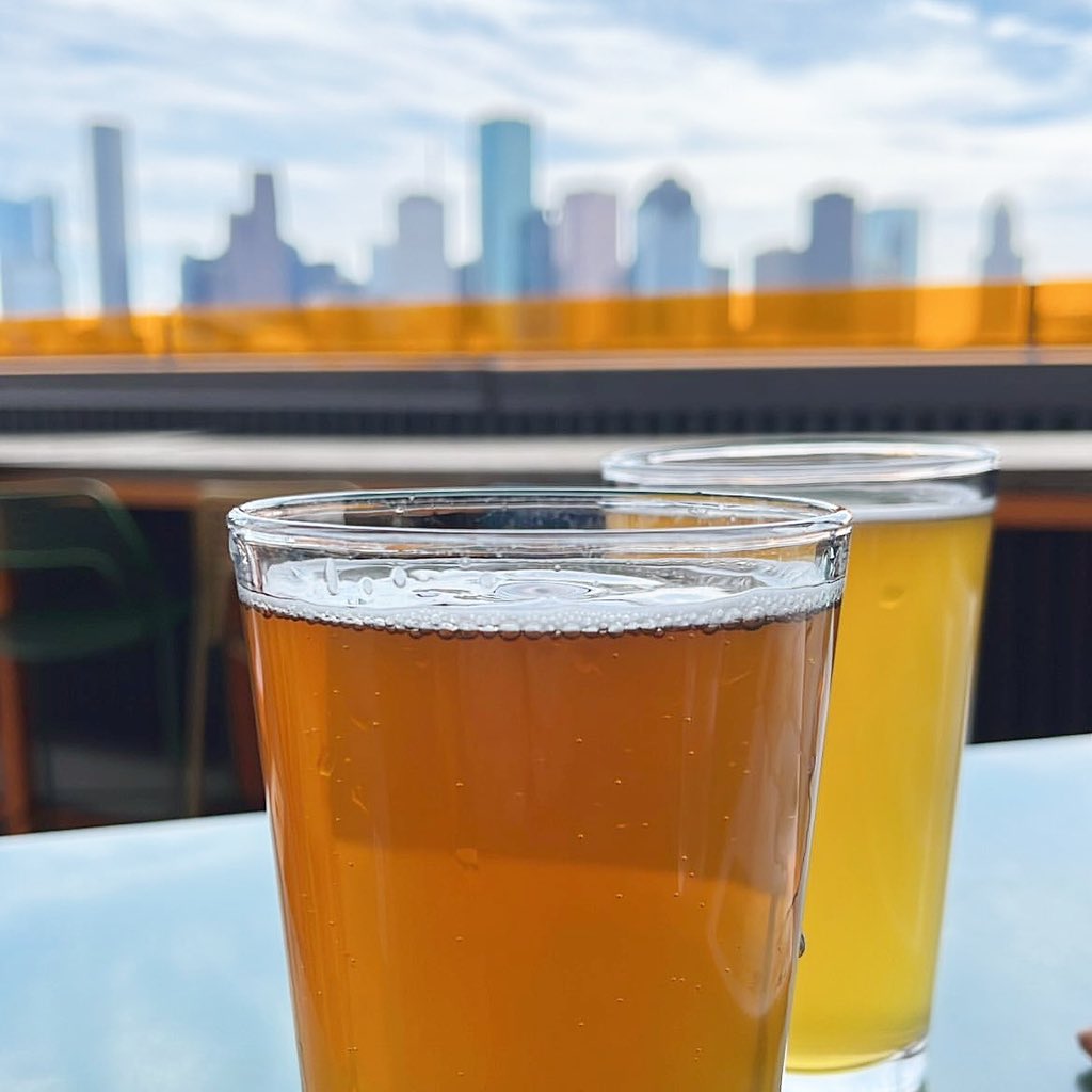 Buffbrew's tweet photo. Sunday rooftop brews & the #buffbrewview! https://t.co/KnZsXEetyt