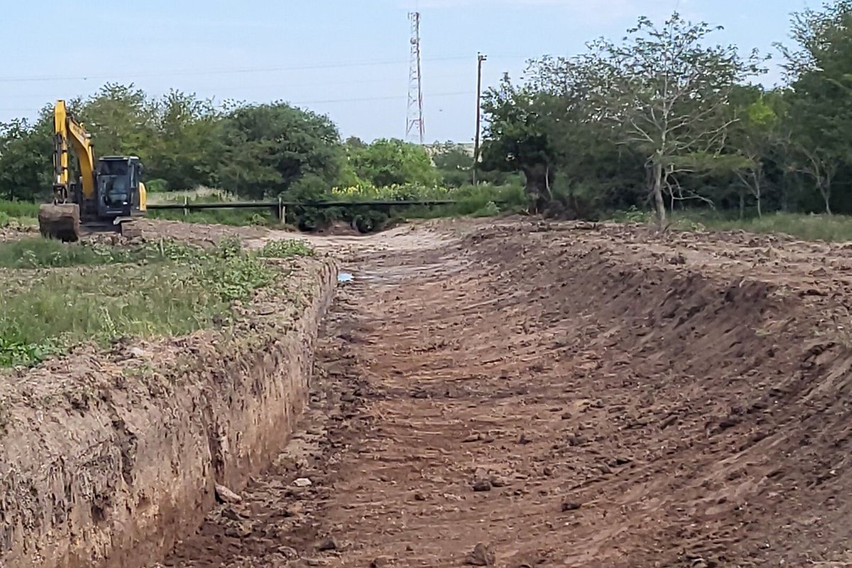 minplan_er's tweet image. 📈Con una inversión superior a los 228 millones de pesos de fondos del tesoro provincial, la obra de desagües pluviales de la Cuenca Oeste de #Seguí, departamento #Paraná, comenzó su ejecución con buen ritmo de trabajo.

#Obras #Avance #Desagües