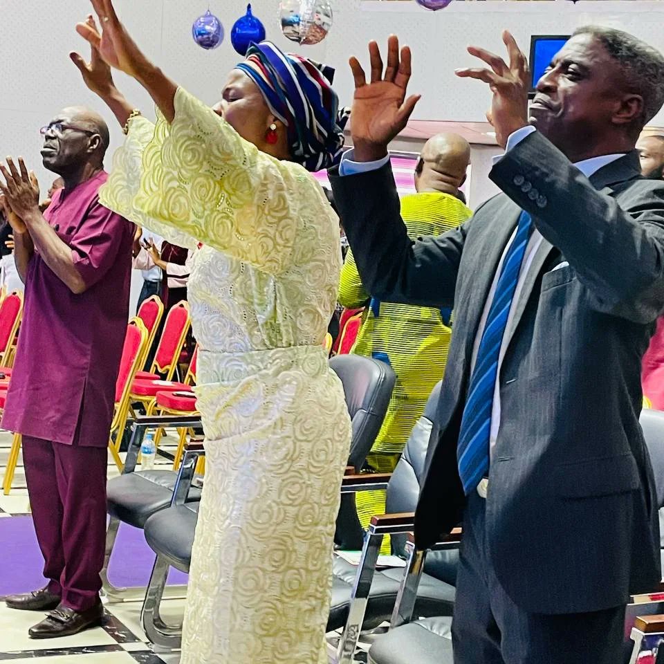 graceandgloryng's tweet photo. Worship is a phenomenal that open closed doors, hasten acceleration and set us right at the center of destiny with God.
#weareggc #graceandglorychapel #sundayservice #worshipexperience #sundaysatggc #pleasantsurprises #divineupliftment #joyunspeakable #grace #divinelifting https://t.co/BEI64PZ57v