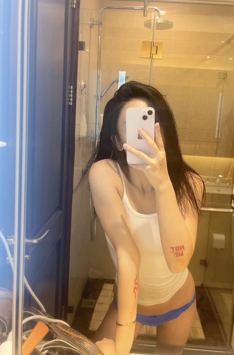 lucyamber0801's tweet photo. 喜欢小脚丫吗 #成都ts #线下 #四川线下 #人妖 #黑丝 #骚女 #调教 https://t.co/uJLLqR35GY