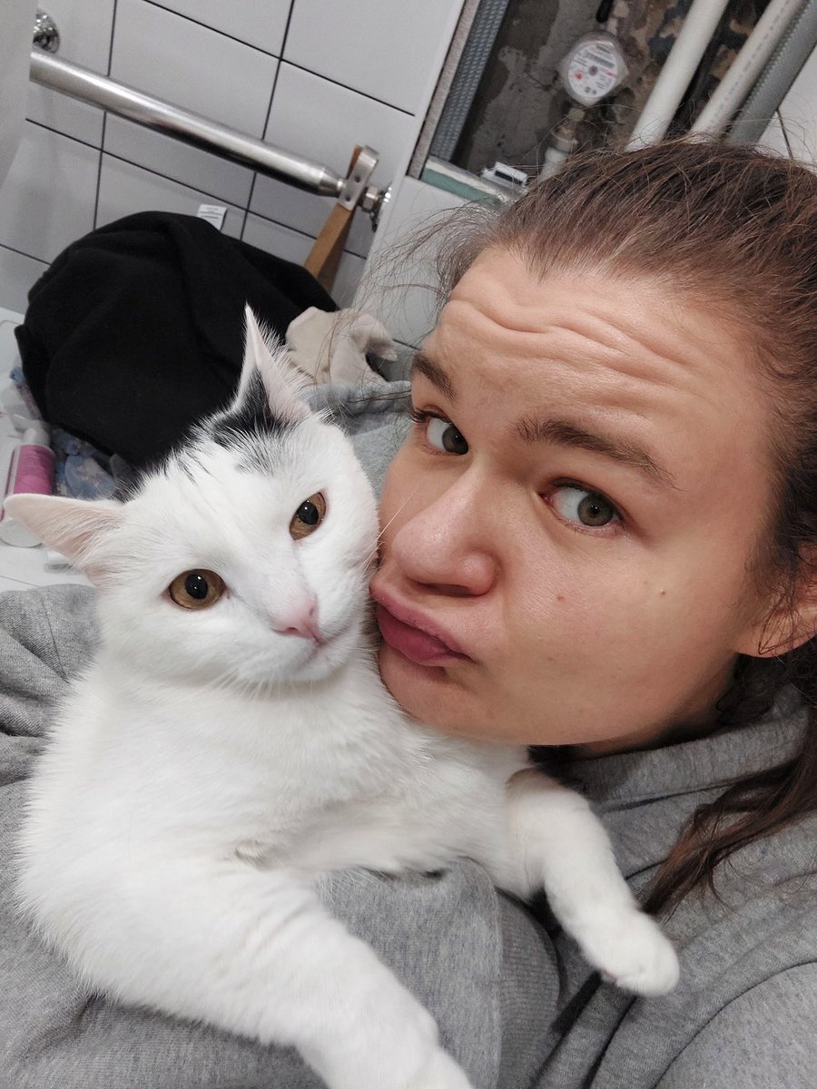 domashka's tweet photo. Я и мои котейшества:
��еголас Сильвесторович (2004-2018)
Шин Роршах Шторм Розовоносый
Тьма Гимли Люк Большеухий https://t.co/PenLXCcGKV
